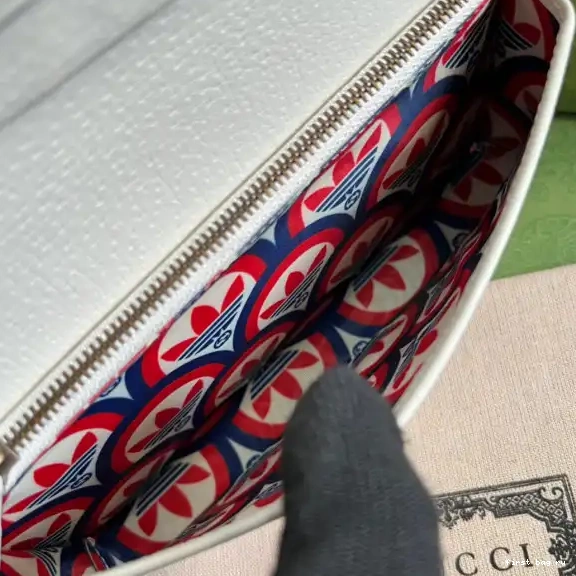 First bag ru chain x with Gucci Adidas wallet 0519